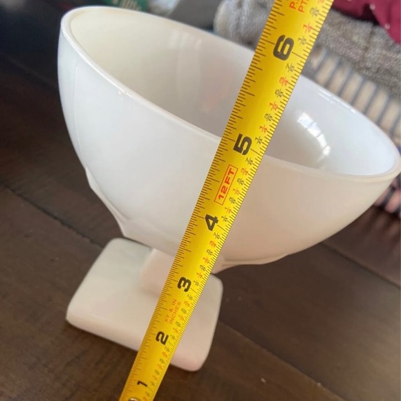 Milk Glass bowl - Picture 2 of 3
